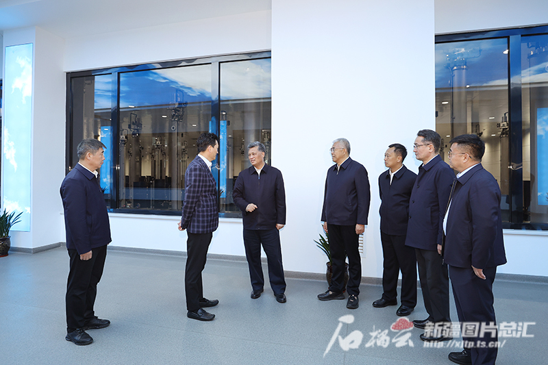 马兴瑞在克拉玛依市调研
