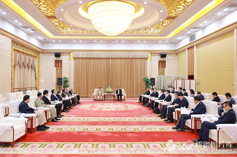 马兴瑞艾尔肯·吐尼亚孜会见巴基斯坦俾路支省省督谢赫